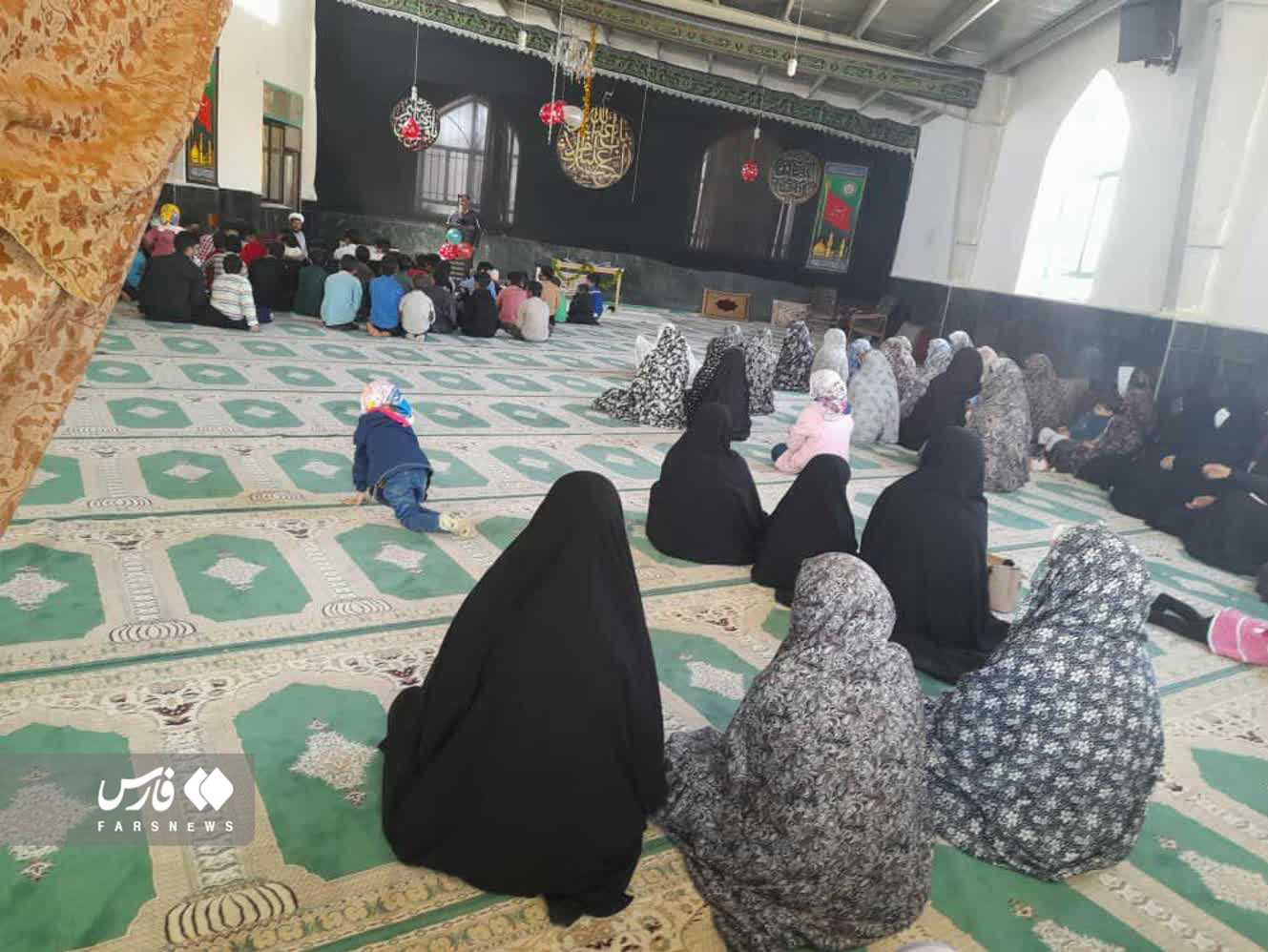 زوج طلبه&zwnj;ای که آمار فرزندآوری یک روستا را بالا بردند +عکس