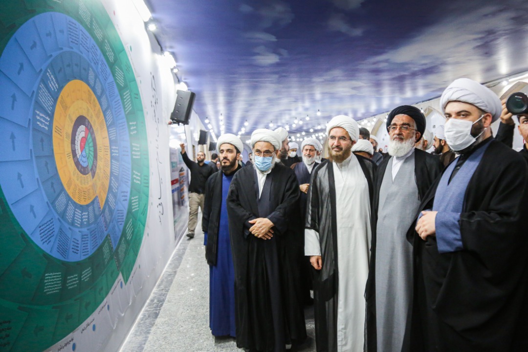 بازدید رئيس ساز مان تبليغات اسلامي و جمعي  از مسئولان کشوری و فضلای حوزه از نمایشگاه مسجد جامعه&zwnj;پرداز در قم