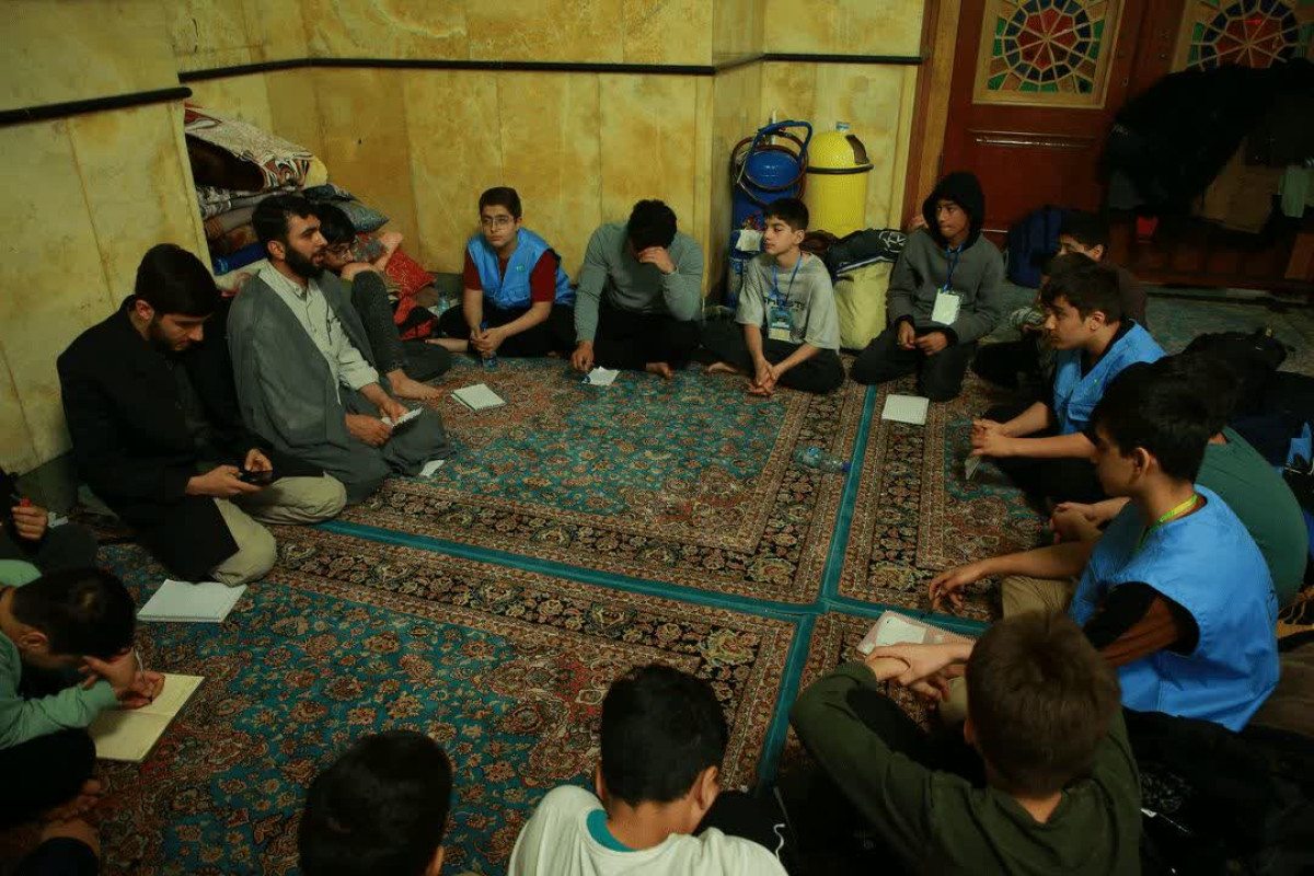 از اعتکاف مادر و فرزندی تا حضور معلمان و شاگردان