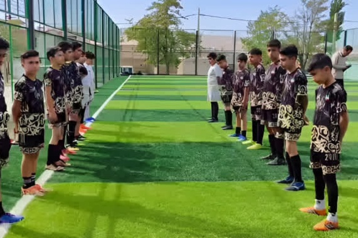 شادی به وقت مسجد و فوتبال