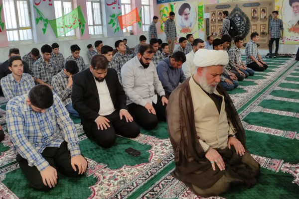 تأکید بر نقش آموزه‌های دینی در موفقیت جوانان در دبیرستان امام حسین(ع) ملاثانی