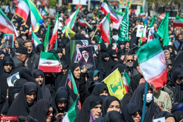 چهل روز گذشت… اما میدان خالی نشد.