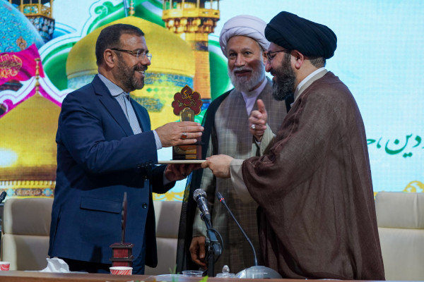 تجلیل از دست اندرکاران و زمینه‌سازان اجرای طرح زندگی با آیه‌ها در فارس