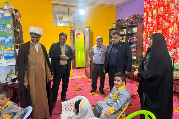 بازدید رئیس تبلیغات اسلامی مسجدسلیمان از مهدکودک قرآنی شکوفه‌های ایمان