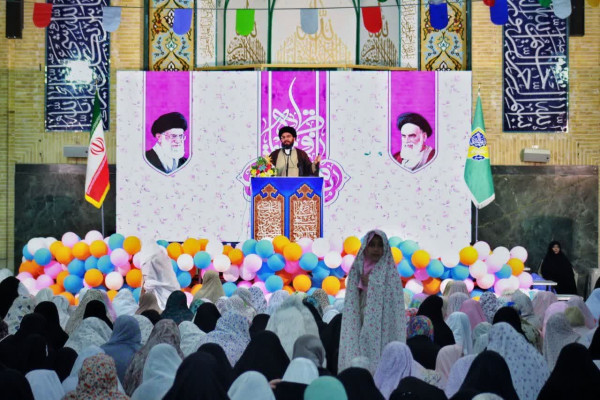 «دخترانه‌ترین نماز جمعه» سال در زنجان برگزار شد