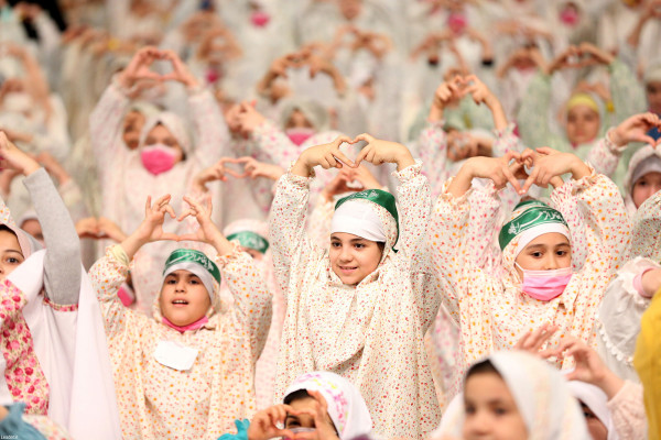 "احتفال الملائكة" بحضور المرشد الأعلى للثورة