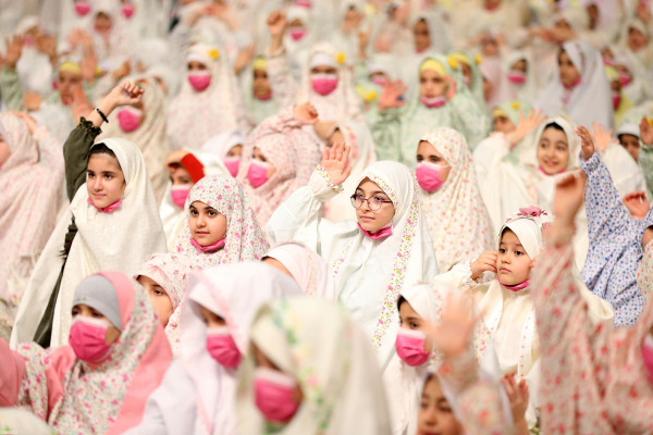 "فرشتوں کی تقریب" رہبر انقلاب کی موجودگی میں