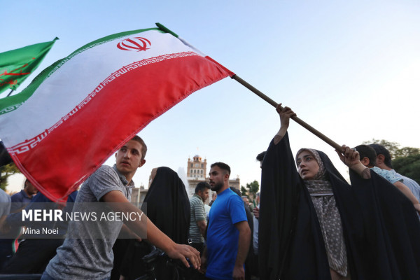 Kilometer-long Ghadir March in the Provinces