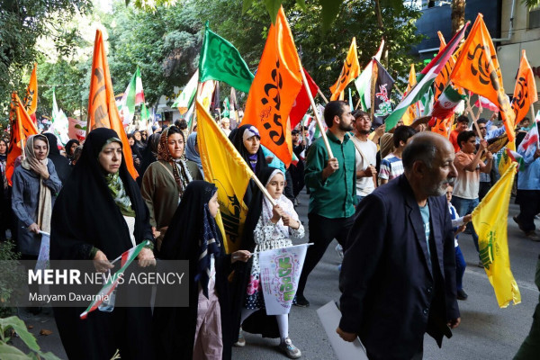 Kilometer-long Ghadir March in the Provinces