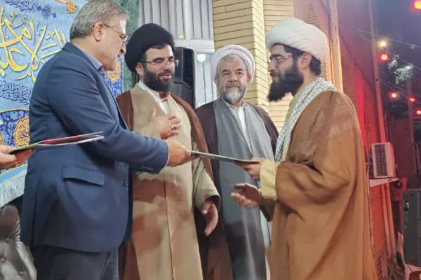تجلیل از فعالان و خدمتگزاران محافل حسینی در لردگان