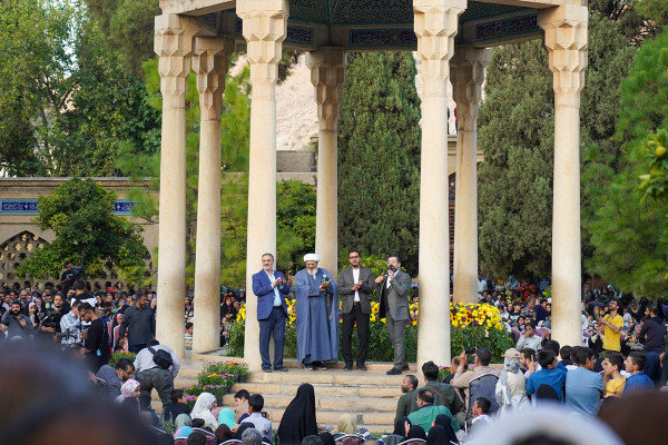 Celebración de Mahfel en el mausoleo de Hafez en Shiraz