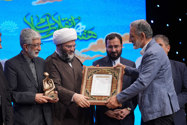 کارن ہمایونفر کو سال کی نمایاں شخصیت قرار دیا گیا