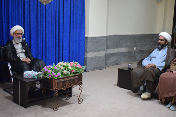 نشست جامعه‌ی ستایشگران بوشهر با نماینده ولی فقیه در استان و امام جمعه بوشهر