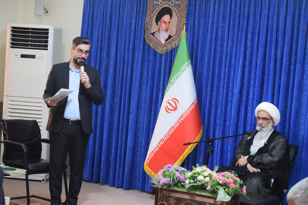 نشست جامعه‌ی ستایشگران بوشهر با نماینده ولی فقیه در استان و امام جمعه بوشهر