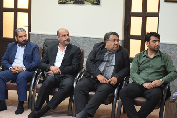 نشست جامعه‌ی ستایشگران بوشهر با نماینده ولی فقیه در استان و امام جمعه بوشهر