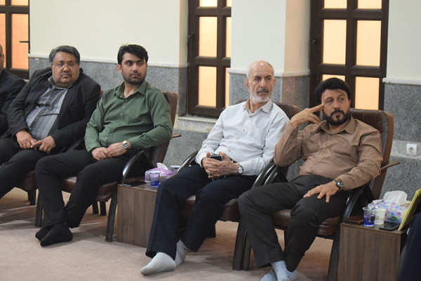 نشست جامعه‌ی ستایشگران بوشهر با نماینده ولی فقیه در استان و امام جمعه بوشهر