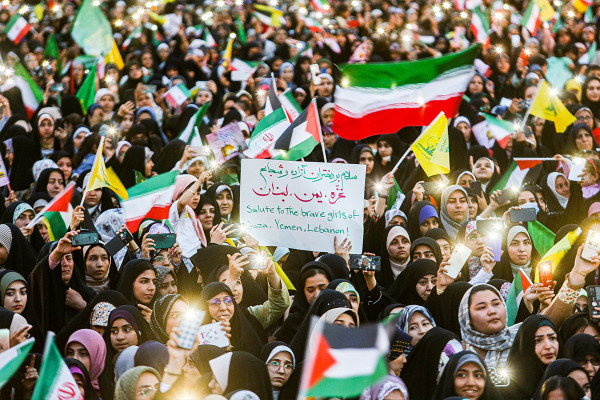 Акция «Как звезда» — крупнейший праздник для девушек в Иране