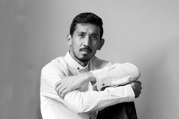 بيرون از حاشيه