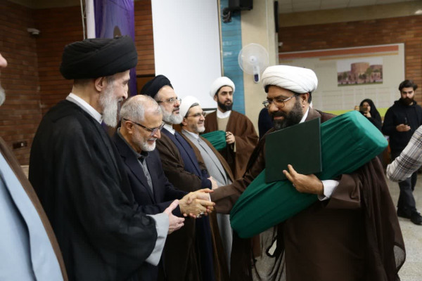 تقدیر از مدیرکل و معاون فرهنگی اداره کل تبلیغات اسلامی استان ایلام در پنجمین کنگره بین‌المللی فعالان فرهنگی اربعین