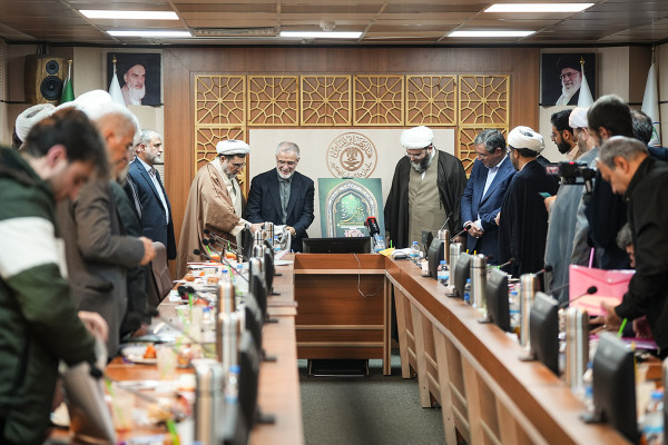 آئین رونمایی از پوستر جشنواره قرآنی زندگی با آیه‌ها