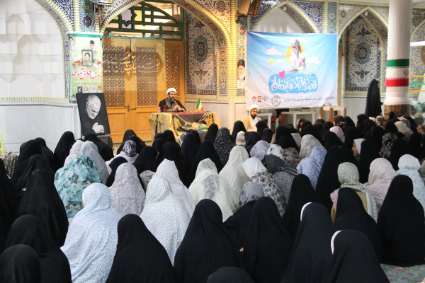 اعتکاف دخترانه همراه با عطر شهدا