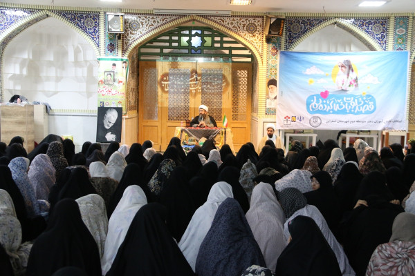 اعتکاف دخترانه همراه با عطر شهدا