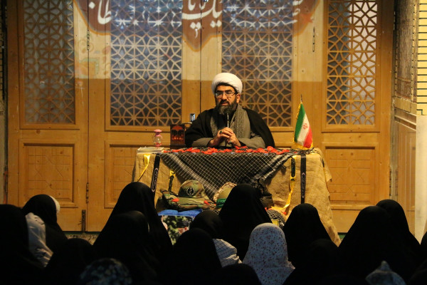 اعتکاف دخترانه همراه با عطر شهدا