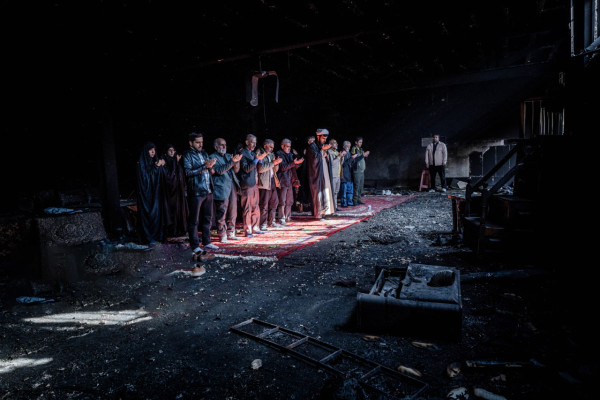 نیم‌سوخته‌هایی با گلدسته‌های شکسته