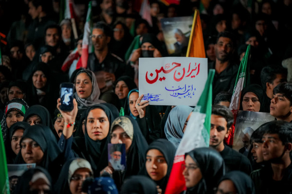 برای این خاک مقدس ، برای ایران ، تا اخرین نفس ، مقاومت کنید ...