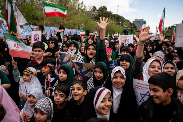 مراسم چهلم شهدای مدرسه میناب برگزار شد