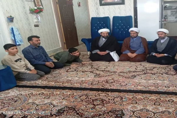 اهدای تبلت و وعده حضور در محفل ملی قرآن به حافظ معلول روستای نوغاب