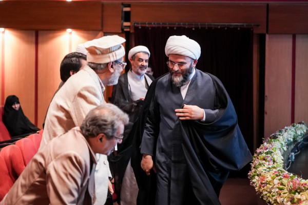 آیین رونمایی از کتاب «سفیر نور»