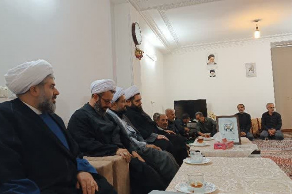 مدیرکل تبلیغات اسلامی مازندران با خانواده شهید حجت الاسلام مهر علی تبار دیدار کرد