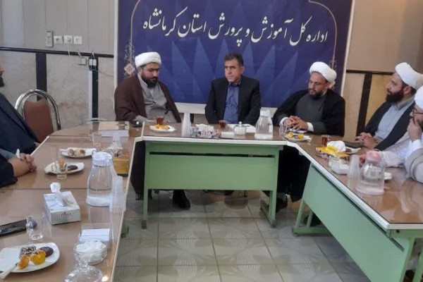 نشست مدیران صدرا با حضور مدیر کل تبلیغات اسلامی کرمانشاه  و مدیران مدارس صدرا برگزار شد.