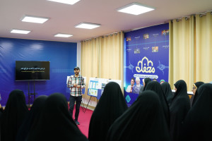 «پیام‌بر آیه‌ها باشیم»